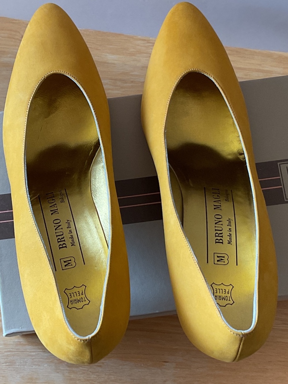 BRUNO MAGLI SUEDE PUMPS yellow 9.5 AA - Picture 5 of 6